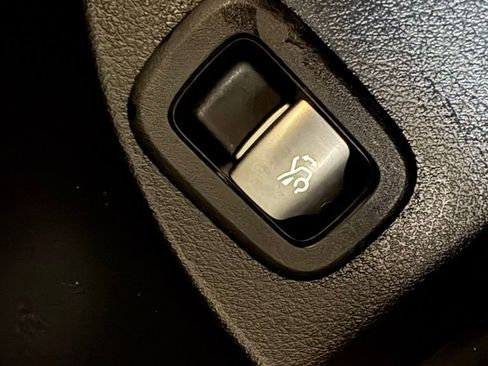 Used 2024 Mercedes-Benz GLC 300 4MATIC image 26