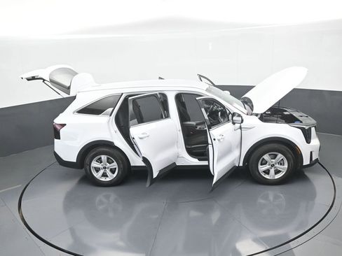 Used 2024 Kia Sorento LX image 68