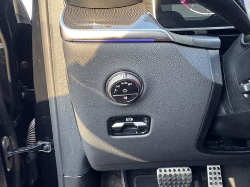 Used 2025 Mercedes-Benz GLC 300 4MATIC image 23