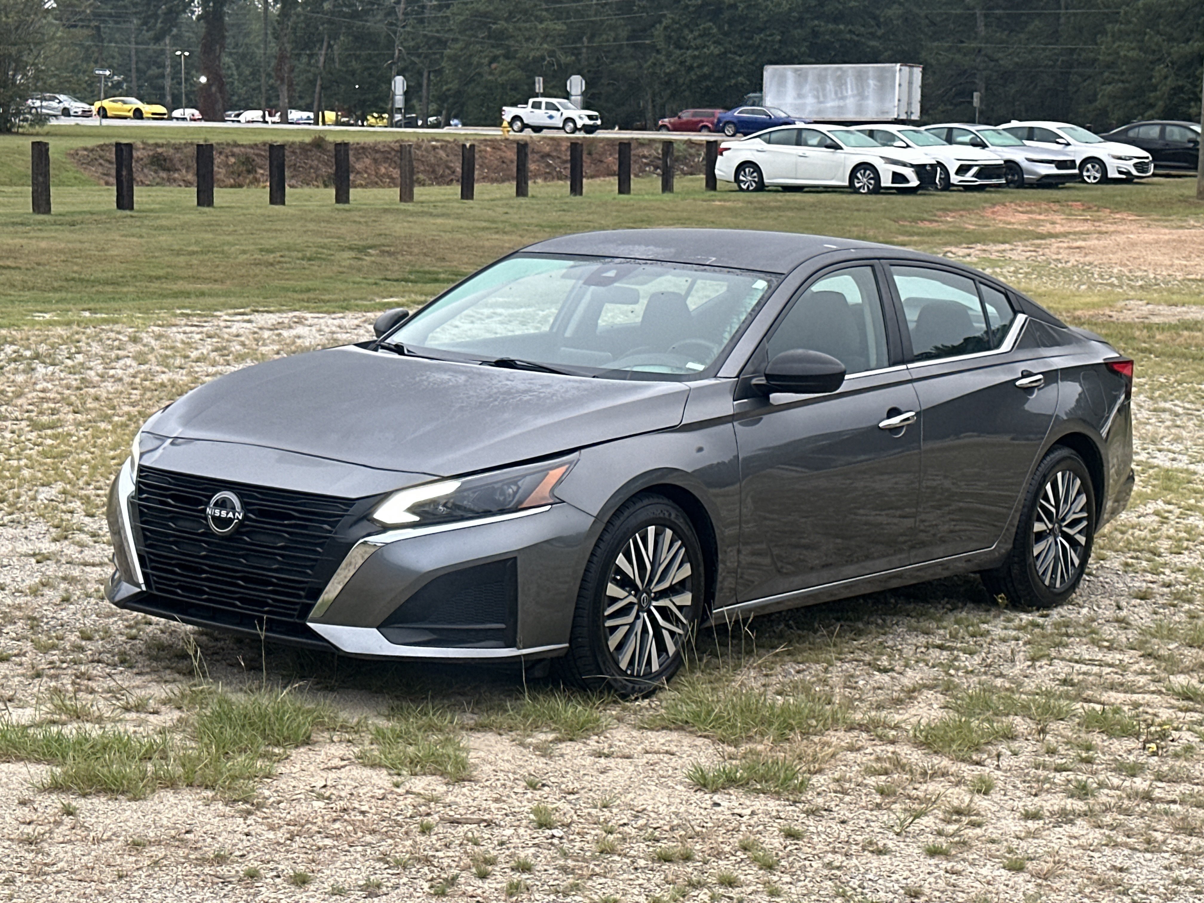 Used 2024 Nissan Altima 2.5 SV FWD image 1