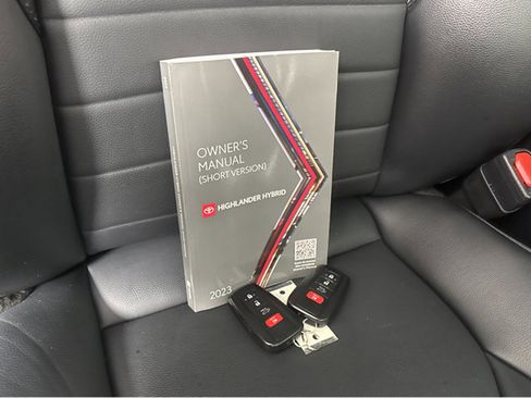 Used 2023 Toyota Highlander XLE image 41