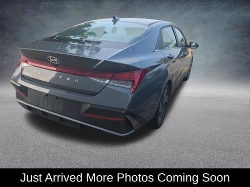 Used 2024 Hyundai Elantra SEL w/ Convenience Package FWD image 2