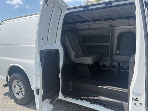 Used 2020 Chevrolet Express 2500 Extended w/ Enhanced Convenience Package RWD image 22