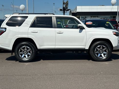 Used 2022 Toyota 4Runner TRD Off-Road Premium w/ Moonroof Package AWD/4WD image 3
