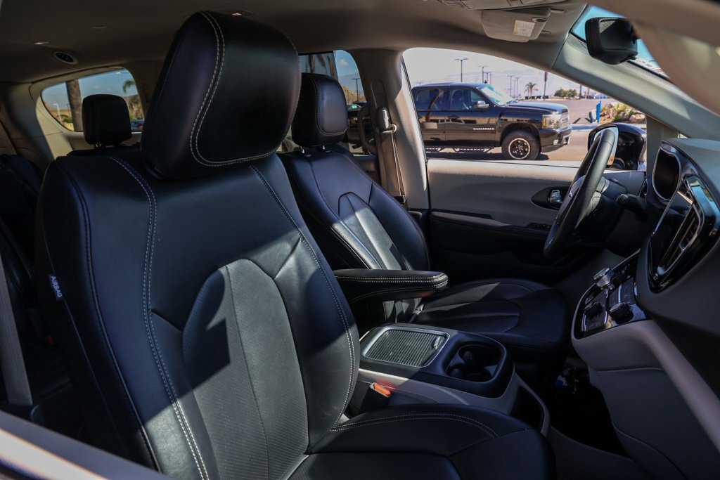 Used 2024 Chrysler Pacifica Touring-L FWD image 21