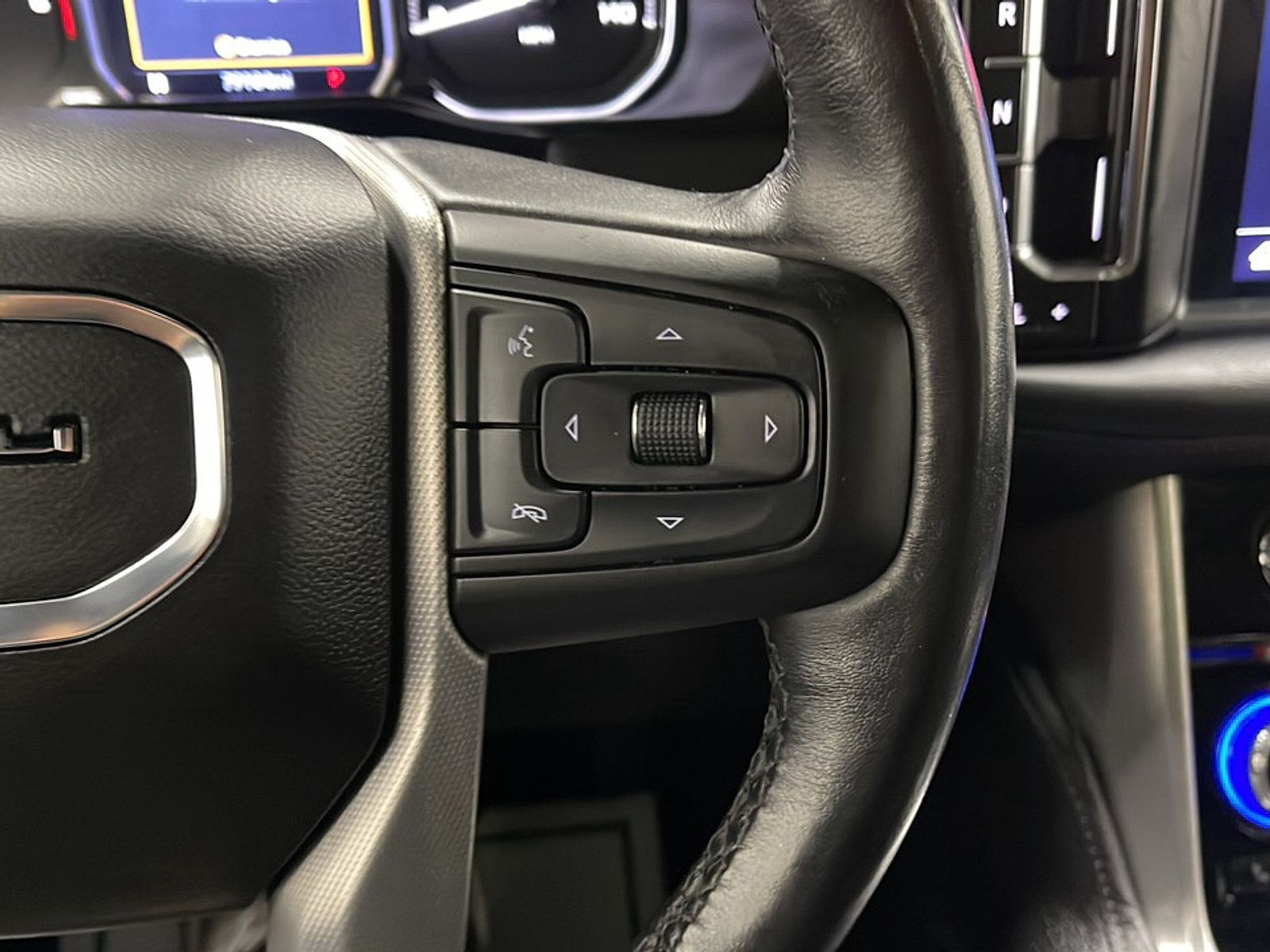 Used 2021 GMC Yukon Denali w/ Denali Premium Package AWD/4WD image 7