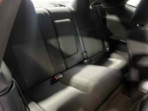 Used 2016 Dodge Challenger SXT image 29