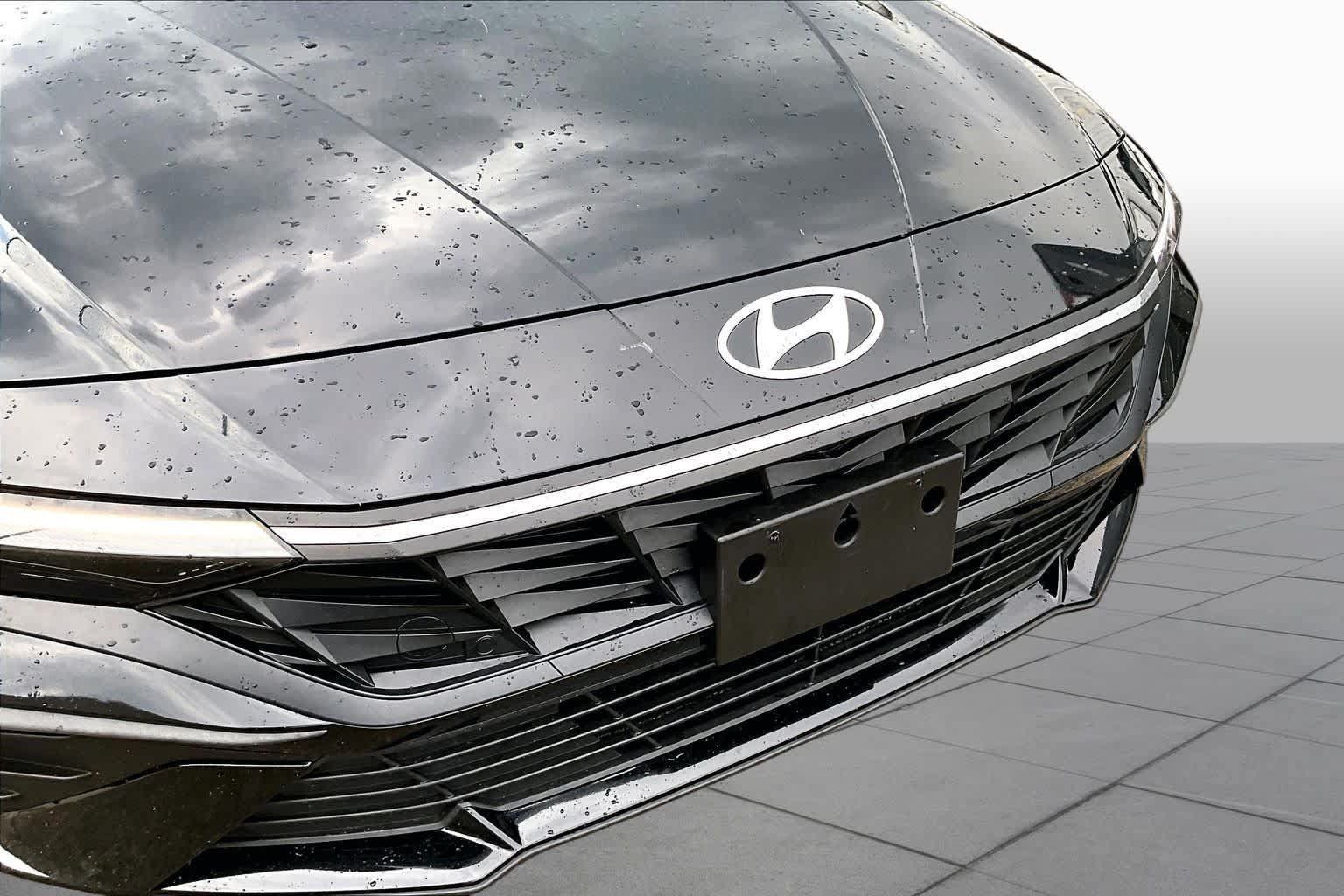 Used 2024 Hyundai Elantra SEL FWD image 32