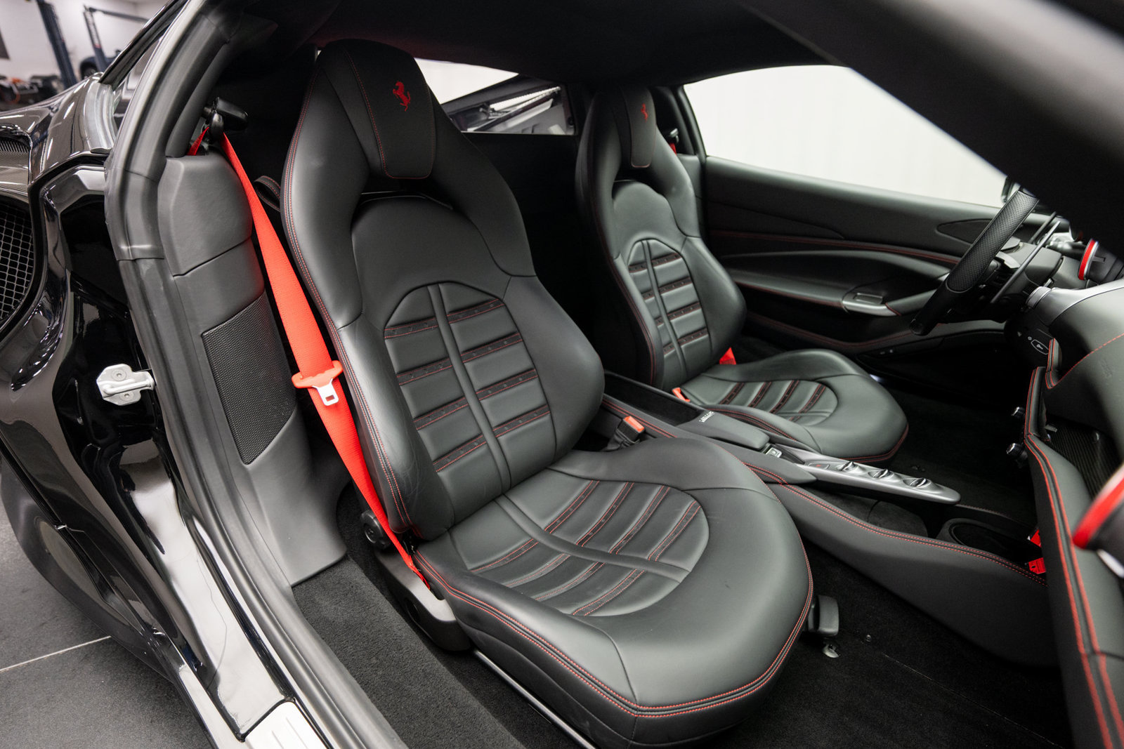 Used 2022 Ferrari F8 Tributo RWD image 15
