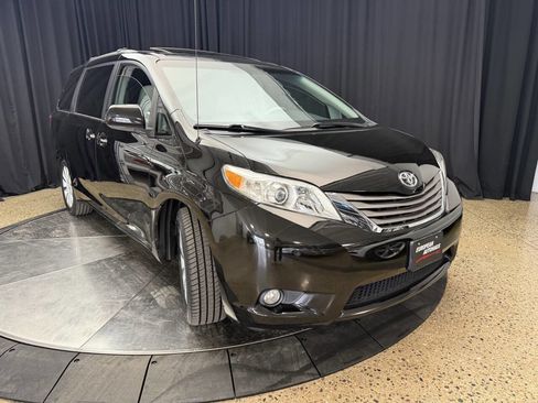 Used 2013 Toyota Sienna XLE image 12