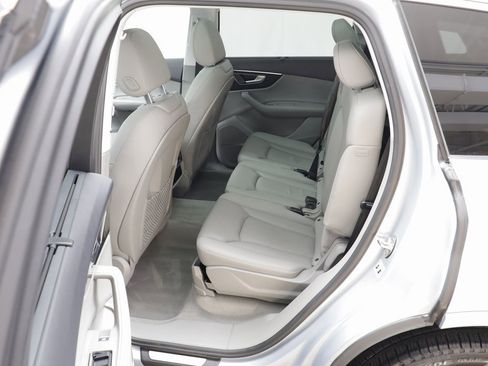 Used 2023 Audi Q7 3.0T Prestige image 16