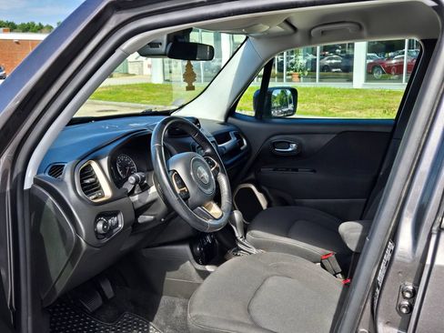 Used 2017 Jeep Renegade Latitude w/ Cold Weather Group AWD/4WD image 13