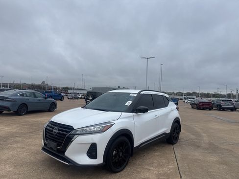 Certified 2023 Nissan Kicks SR w/ SR Premium Package image 7