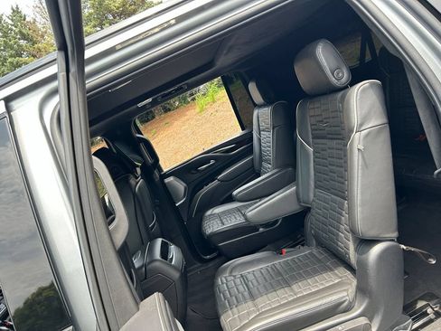 Used 2023 Cadillac Escalade ESV Sport Platinum w/ LPO, ONYX Package AWD/4WD image 40