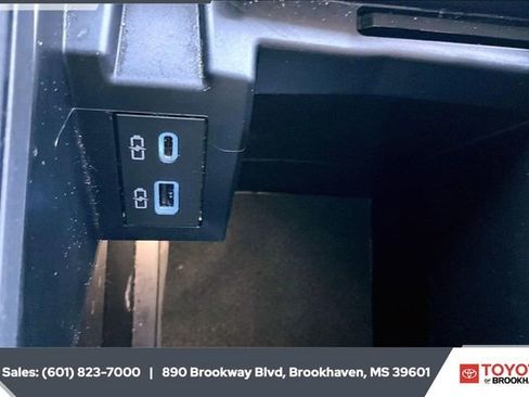 Used 2023 Toyota Sienna LE image 24