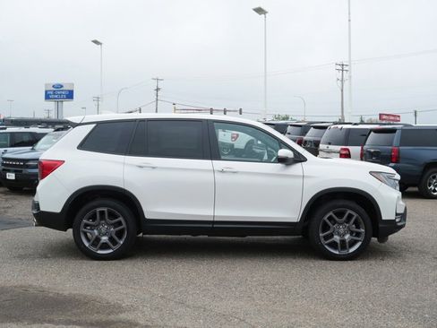 Used 2023 Honda Passport EX-L image 2
