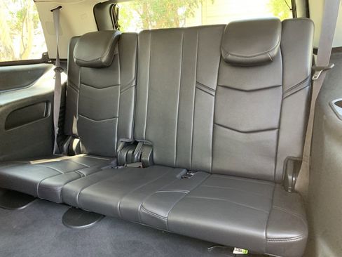 Used 2016 Cadillac Escalade Premium image 28