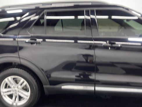 Used 2020 Ford Explorer XLT w/ Equipment Group 202A AWD/4WD image 21