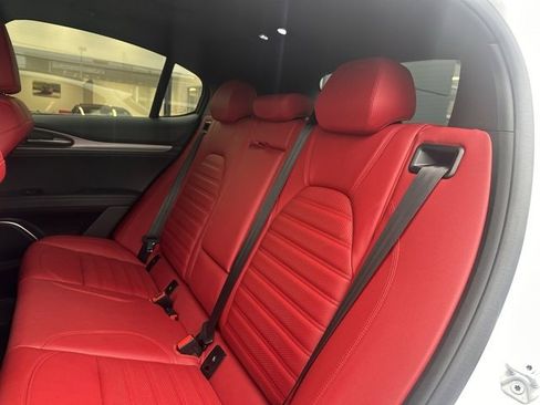 Used 2022 Alfa Romeo Stelvio Veloce image 8