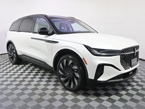New 2026 Lincoln Nautilus Reserve w/ Jet Appearance Package AWD/4WD image 8