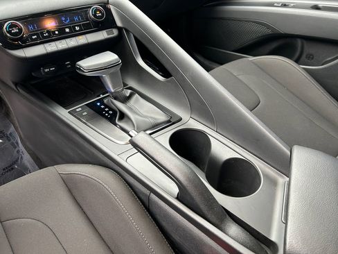 Used 2025 Hyundai Elantra Sport FWD image 18