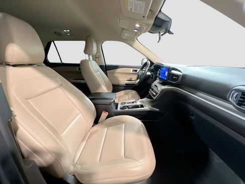 Used 2021 Ford Explorer XLT w/ Equipment Group 202A image 21