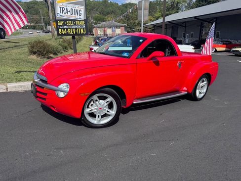 Used 2004 Chevrolet SSR w/ Preferred Equipment Group image 1