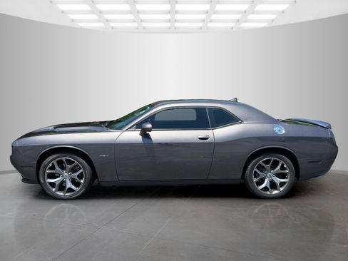 Used 2017 Dodge Challenger R/T Plus RWD image 3
