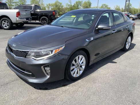 Used 2018 Kia Optima S w/ Panoramic Sunroof Package FWD image 4
