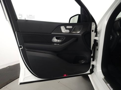 Used 2025 Mercedes-Benz GLE 450e 4MATIC image 5