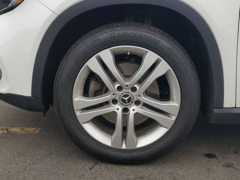 Used 2019 Mercedes-Benz GLA 250 4MATIC w/ Premium Package image 9