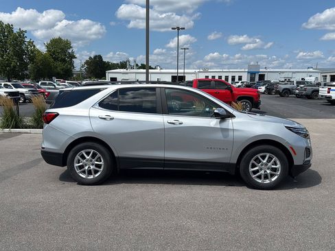 Used 2022 Chevrolet Equinox LT AWD/4WD image 2