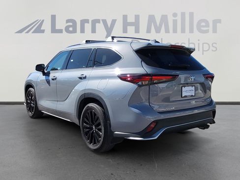 Certified 2025 Toyota Highlander XSE image 3