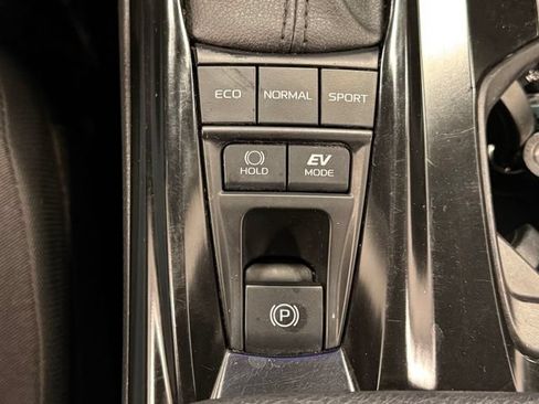 Used 2025 Toyota Camry LE FWD image 32