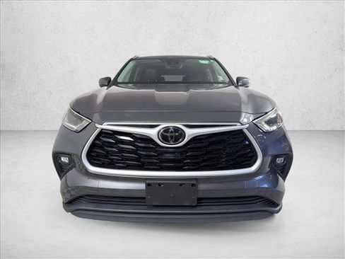 Used 2021 Toyota Highlander XLE FWD image 9