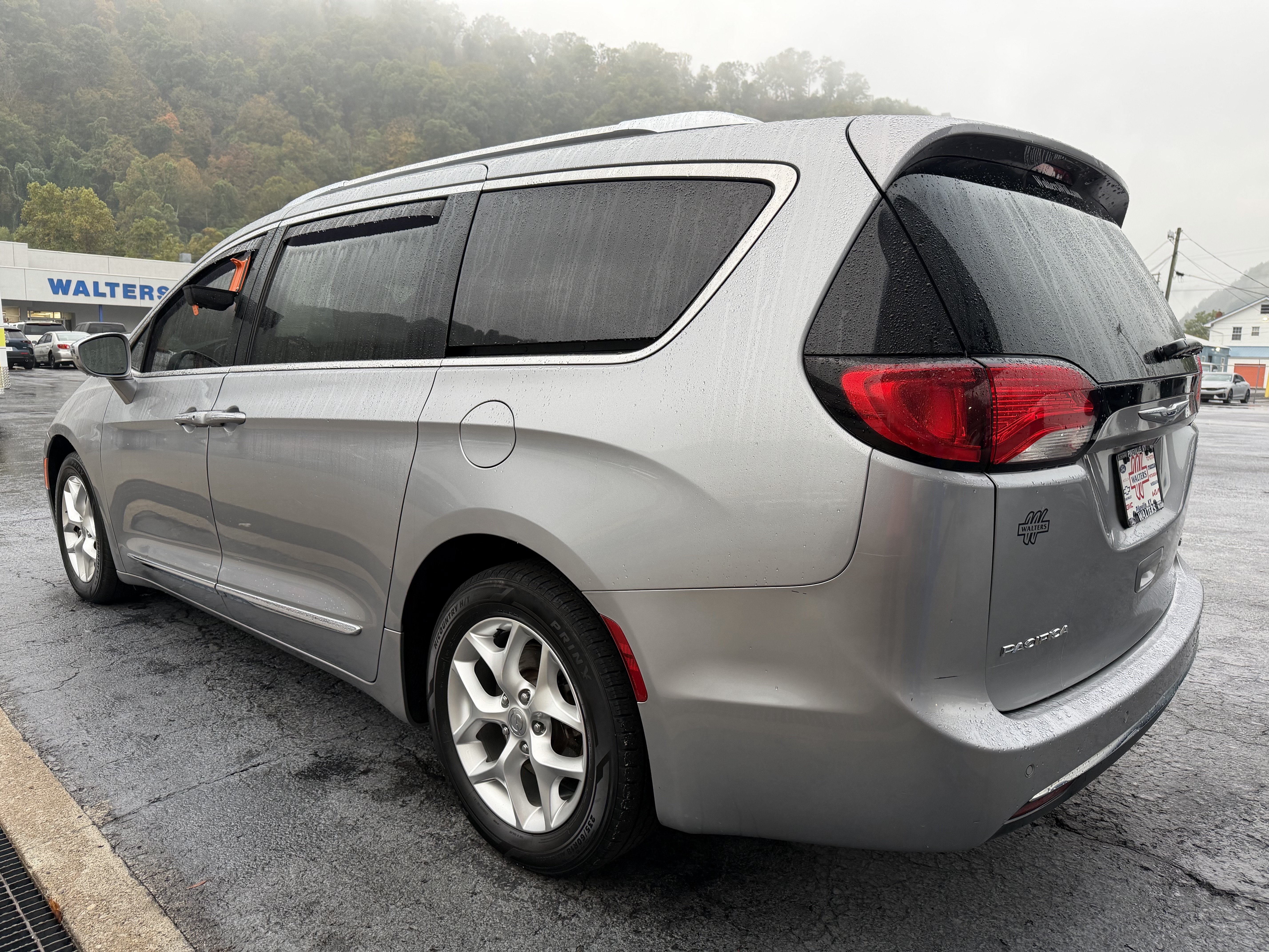 Used 2020 Chrysler Pacifica Limited FWD image 5