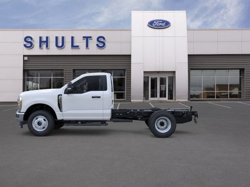 New 2025 Ford F350 XL w/ XL Chrome Package image 3