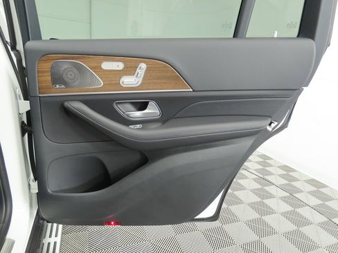 New 2026 Mercedes-Benz GLS 450 4MATIC image 30