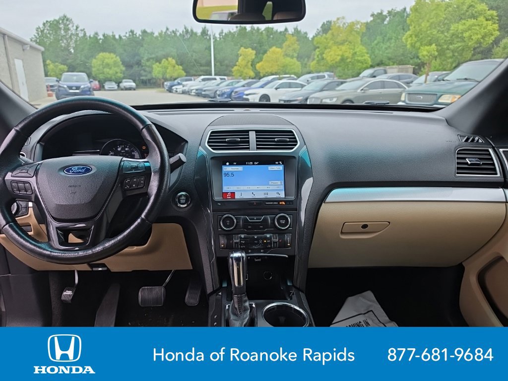 Used 2017 Ford Explorer XLT w/ Equipment Group 202A AWD/4WD image 12