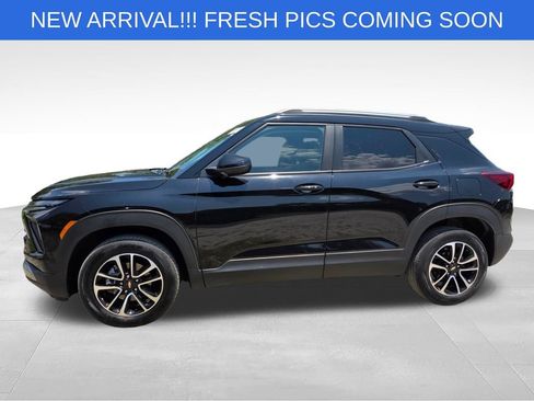 Used 2025 Chevrolet TrailBlazer LT AWD/4WD image 3