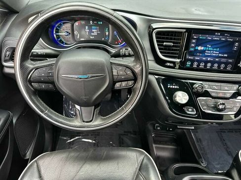 Used 2019 Chrysler Pacifica Limited w/ Advanced Safetytec Group FWD image 16