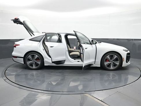 Used 2025 Audi A6 e-tron Prestige image 34