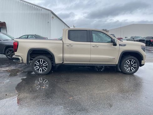 Used 2022 GMC Sierra 1500 AT4 w/ AT4 Premium Package image 3