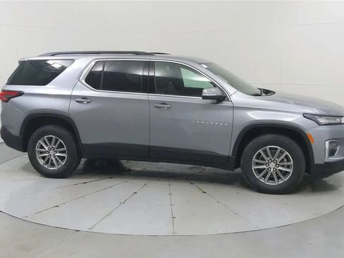 Used 2023 Chevrolet Traverse LT FWD image 8