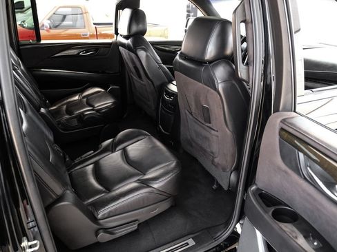 Used 2020 Cadillac Escalade ESV Platinum RWD image 39