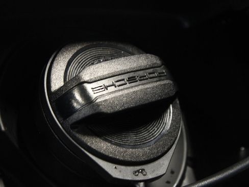 Certified 2025 Porsche Cayenne AWD/4WD image 31