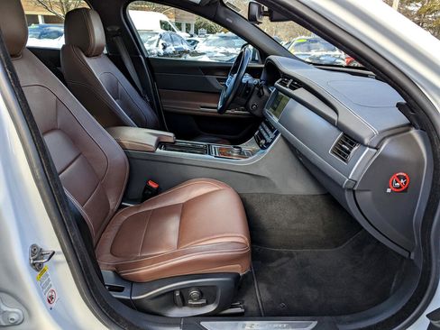 Used 2017 Jaguar XF R-Sport image 30