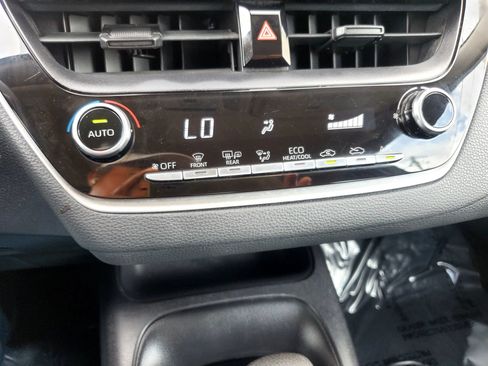 Used 2021 Toyota Corolla LE FWD image 38