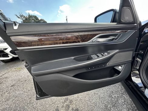 Used 2020 BMW M760i xDrive AWD/4WD image 19