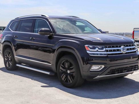 Used 2018 Volkswagen Atlas SEL Premium image 3